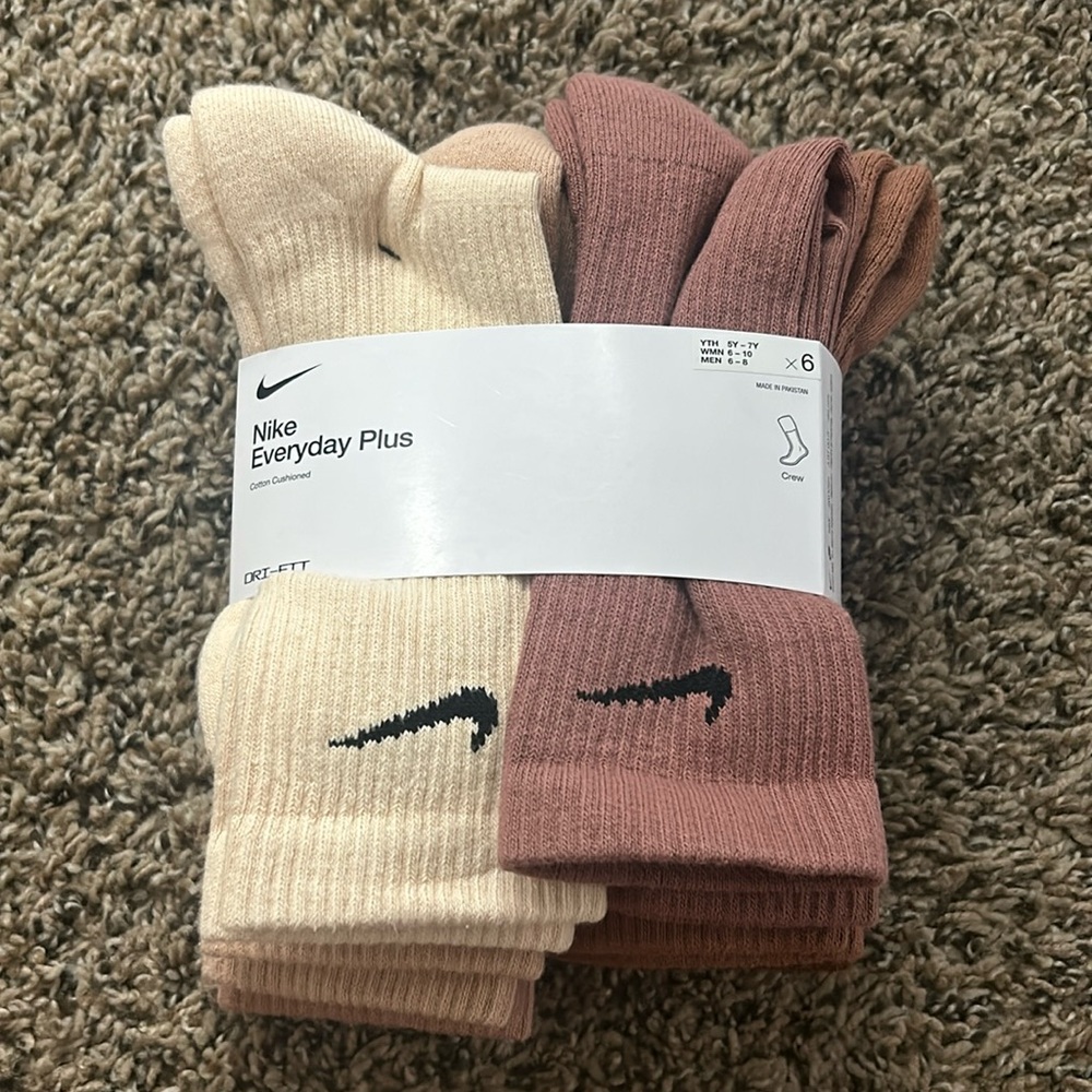 Brand New Nike Women’s Crew Socks